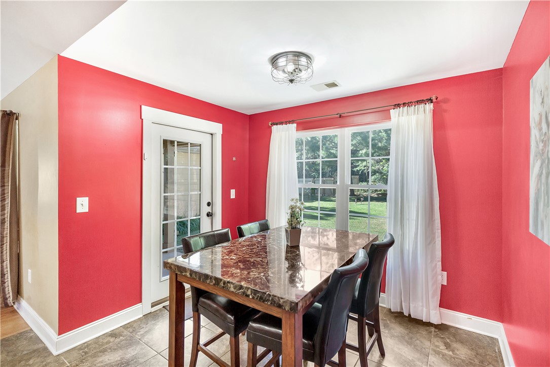 215 Maple Grove Road Seneca, SC 29678 - Photo 10 of 27 Dining Room