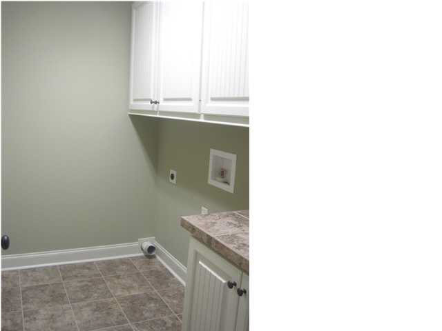 241 Greenfield Ridge Drive Brandon, MS 39042 - Photo 6 of 9 Large laundry room