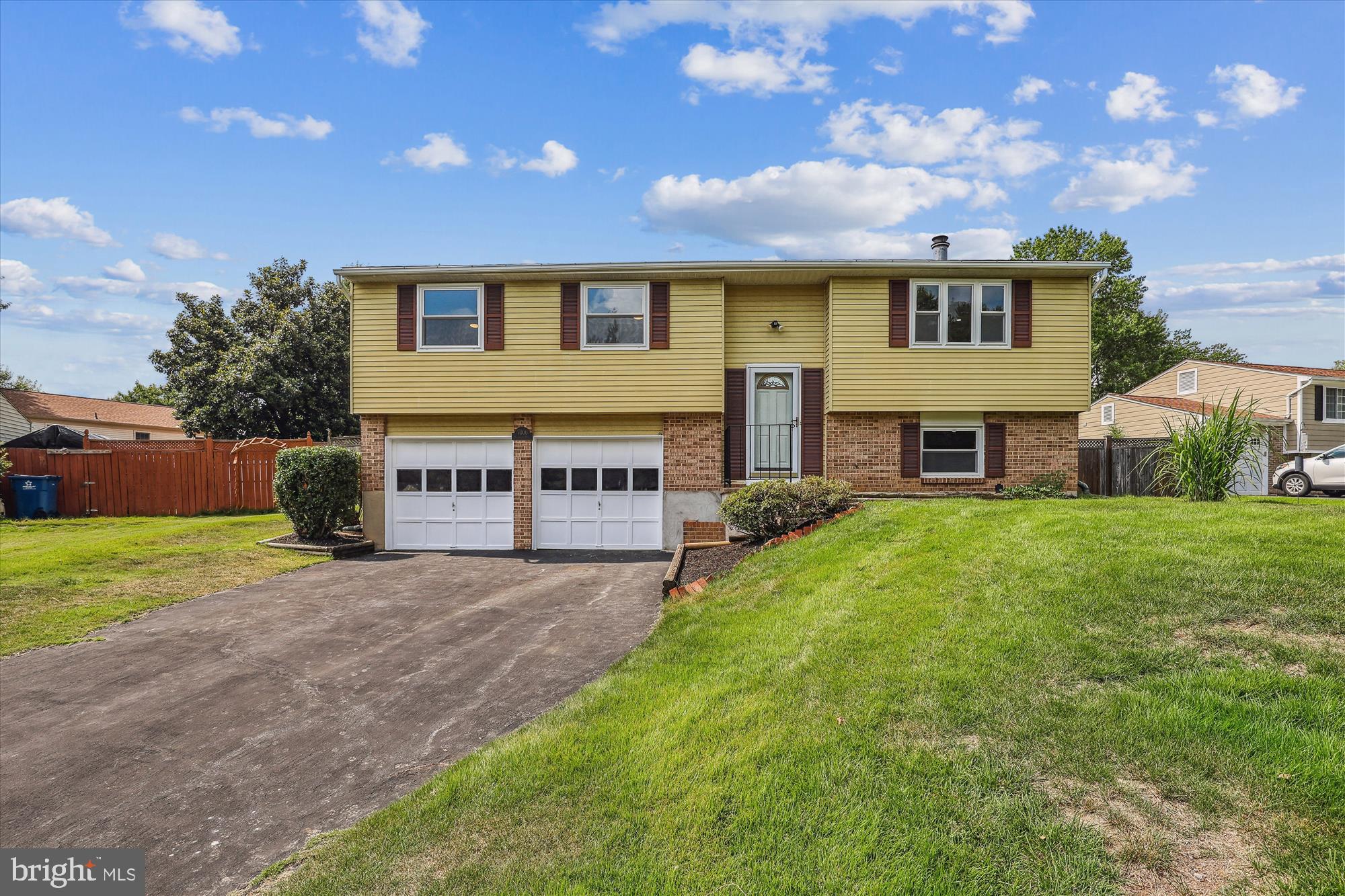 7006 Bedrock Road Alexandria, VA 22306 - Photo 2 of 38 Two-car garage home located on a cul-de-sac.