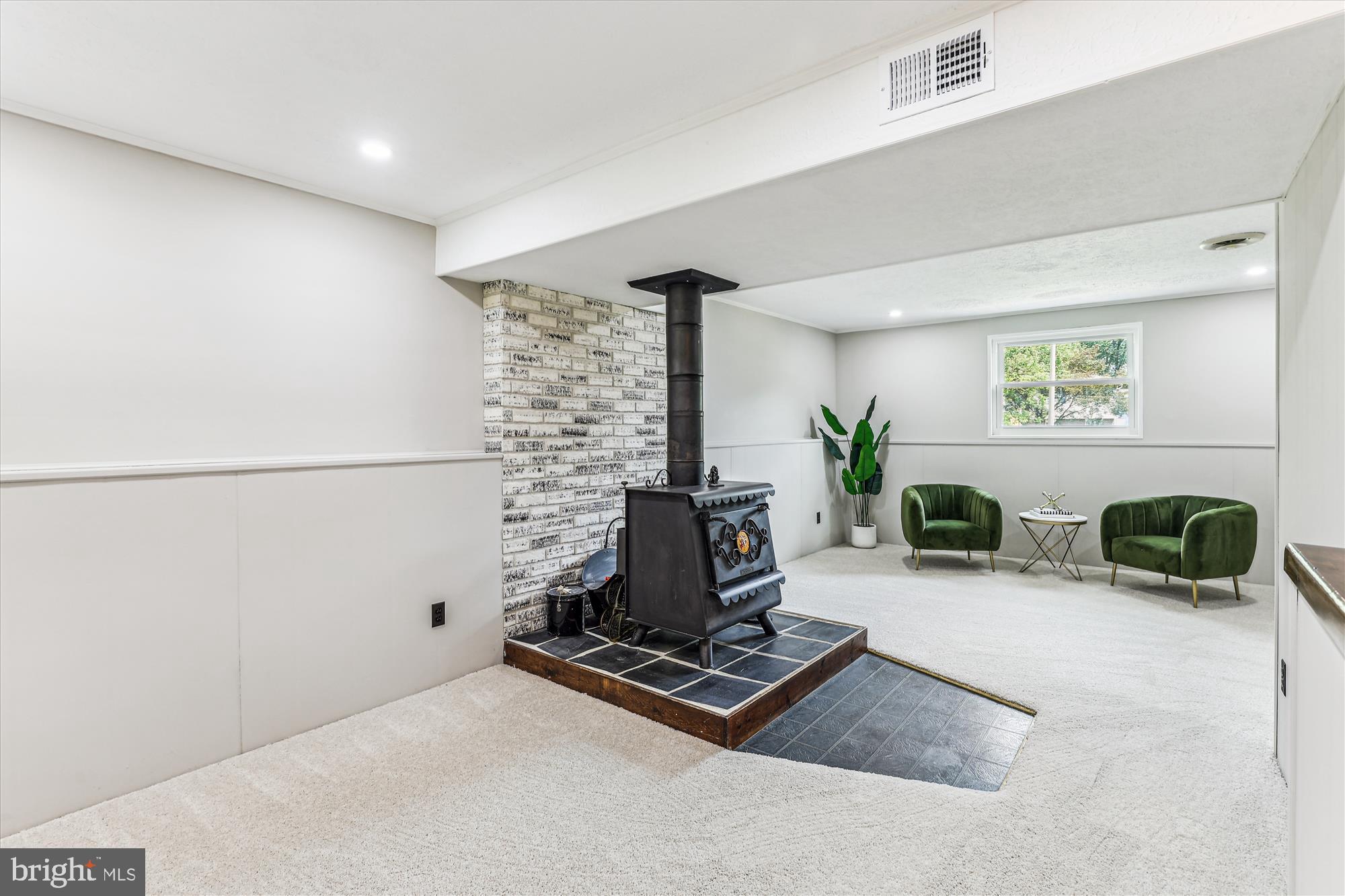 7006 Bedrock Road Alexandria, VA 22306 - Photo 7 of 38 Cozy space for relaxing on LL.