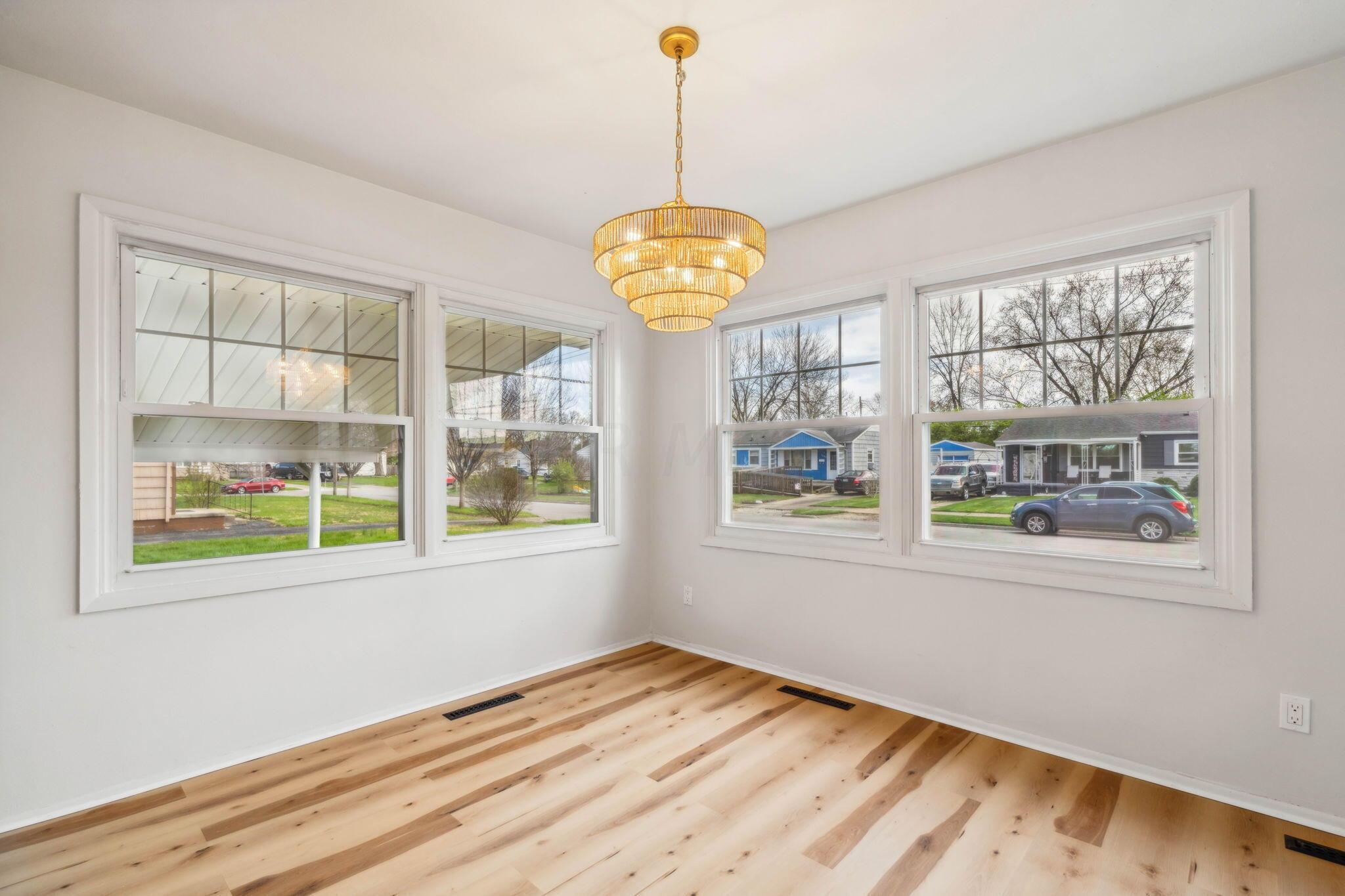 4588 Rodney Road Columbus, OH 43227 - Photo 4 of 19 EAT in this fabulous open dining area!