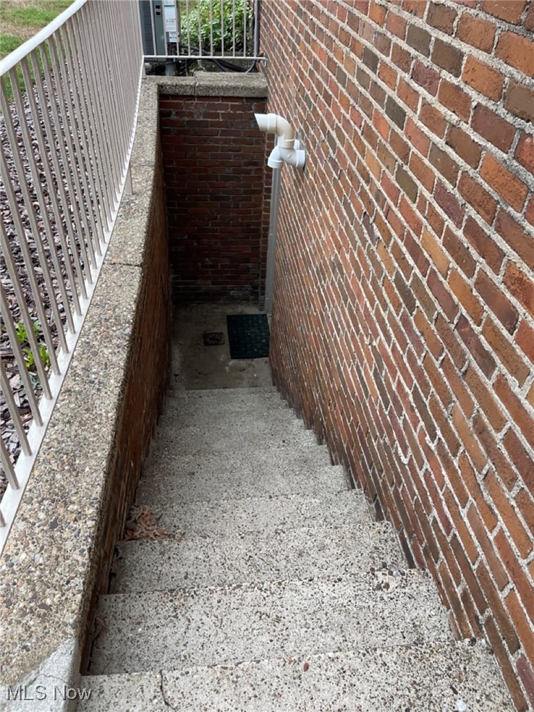 2702 Martin Road Zanesville, OH 43701 - Photo 11 of 34 View of stairs