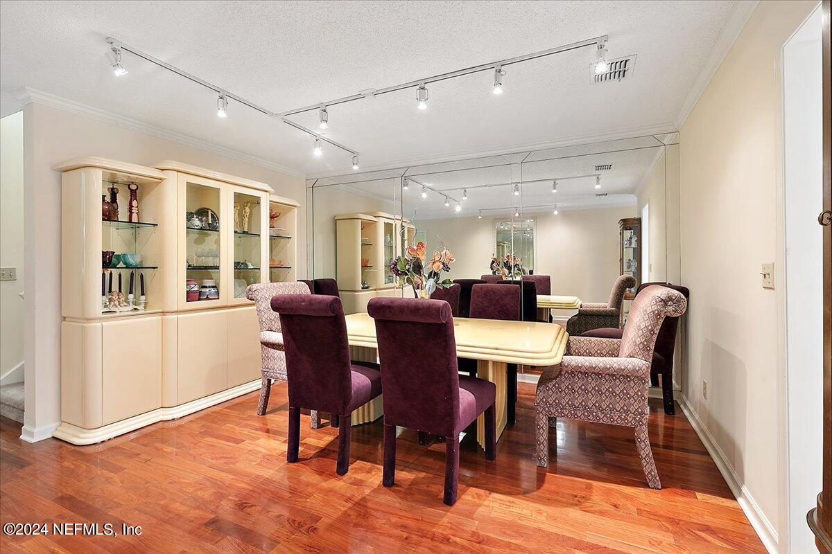 4251 Monument Road, Unit 202 Jacksonville, FL 32225 - Photo 17 of 35 17-Dining