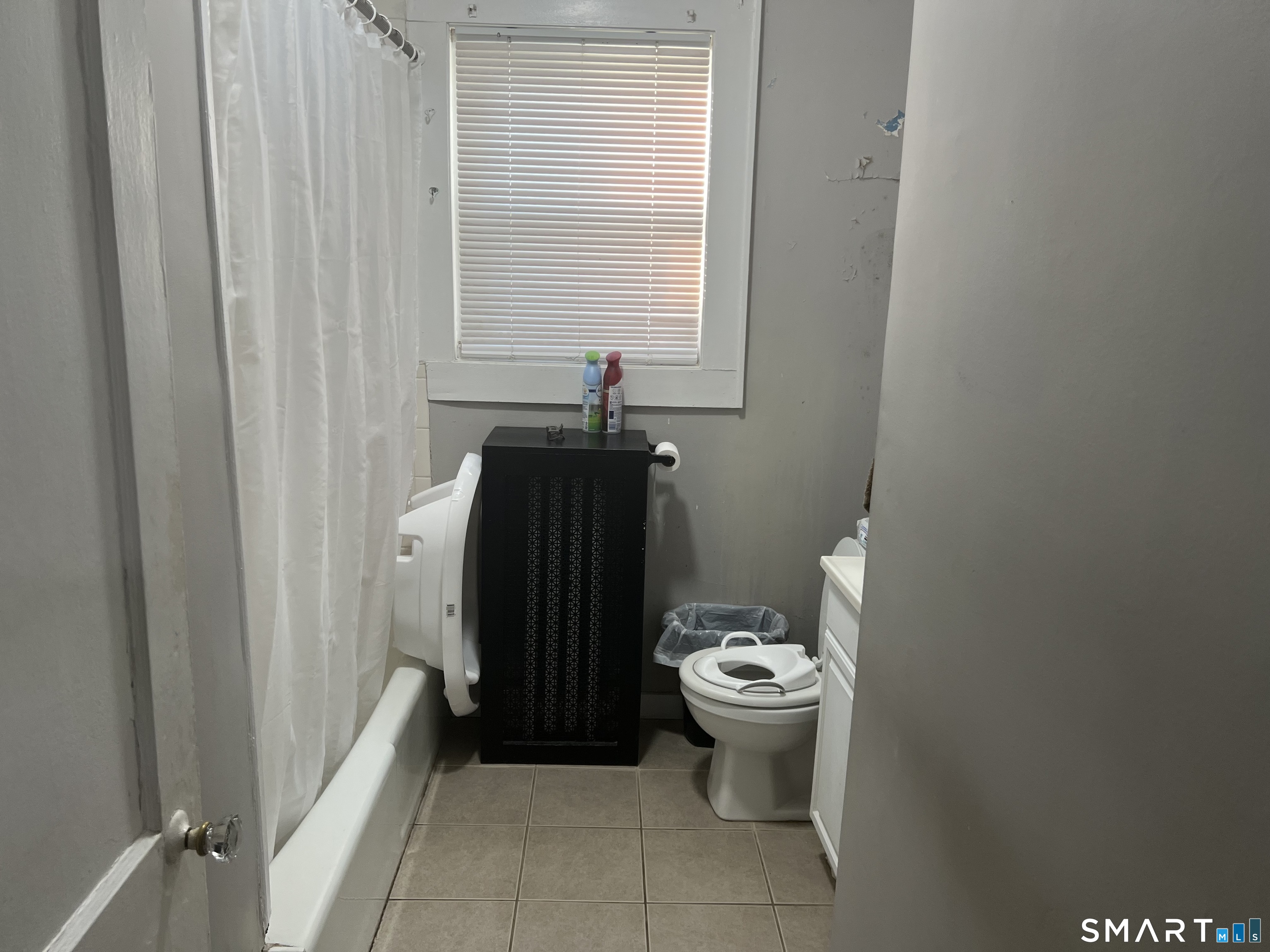275 Long Ridge Road Stamford, CT 06905 - Photo 9 of 40 a bathroom with a toilet and a sink