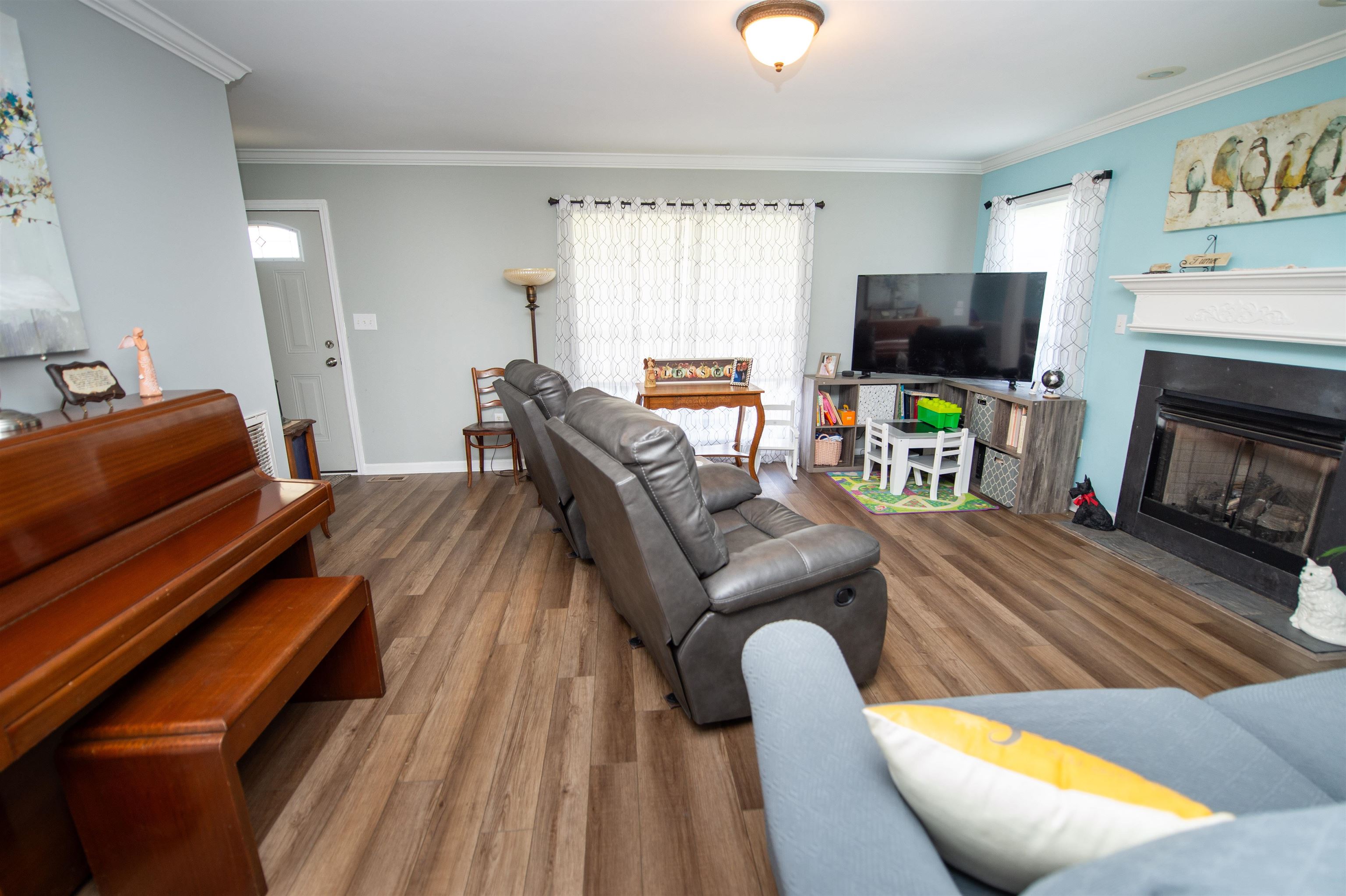 320 Candor Court Boiling Springs, SC 29316 - Photo 2 of 33 Gallery Image 2