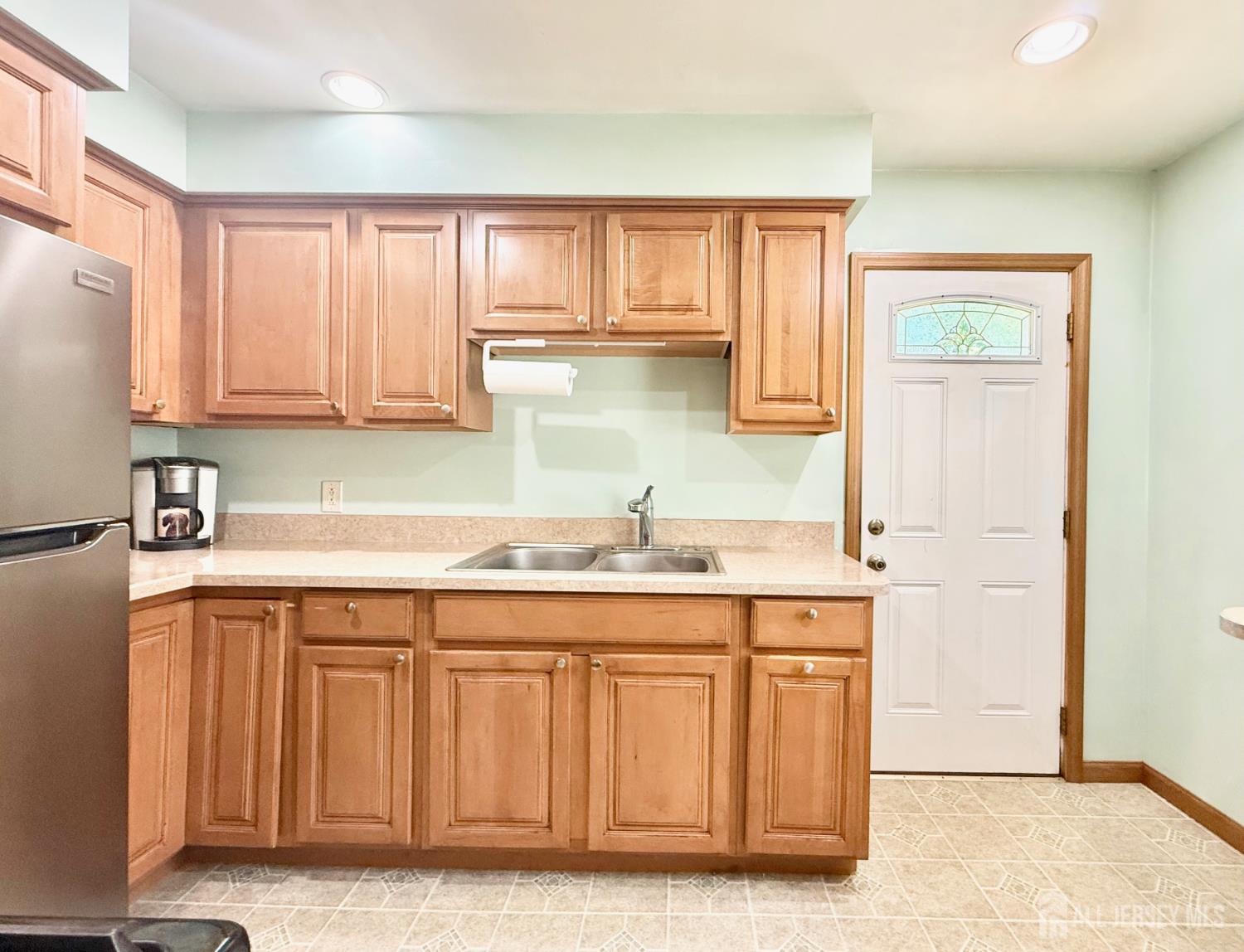 105 Old Post Road Edison, NJ 08817 - Photo 3 of 20