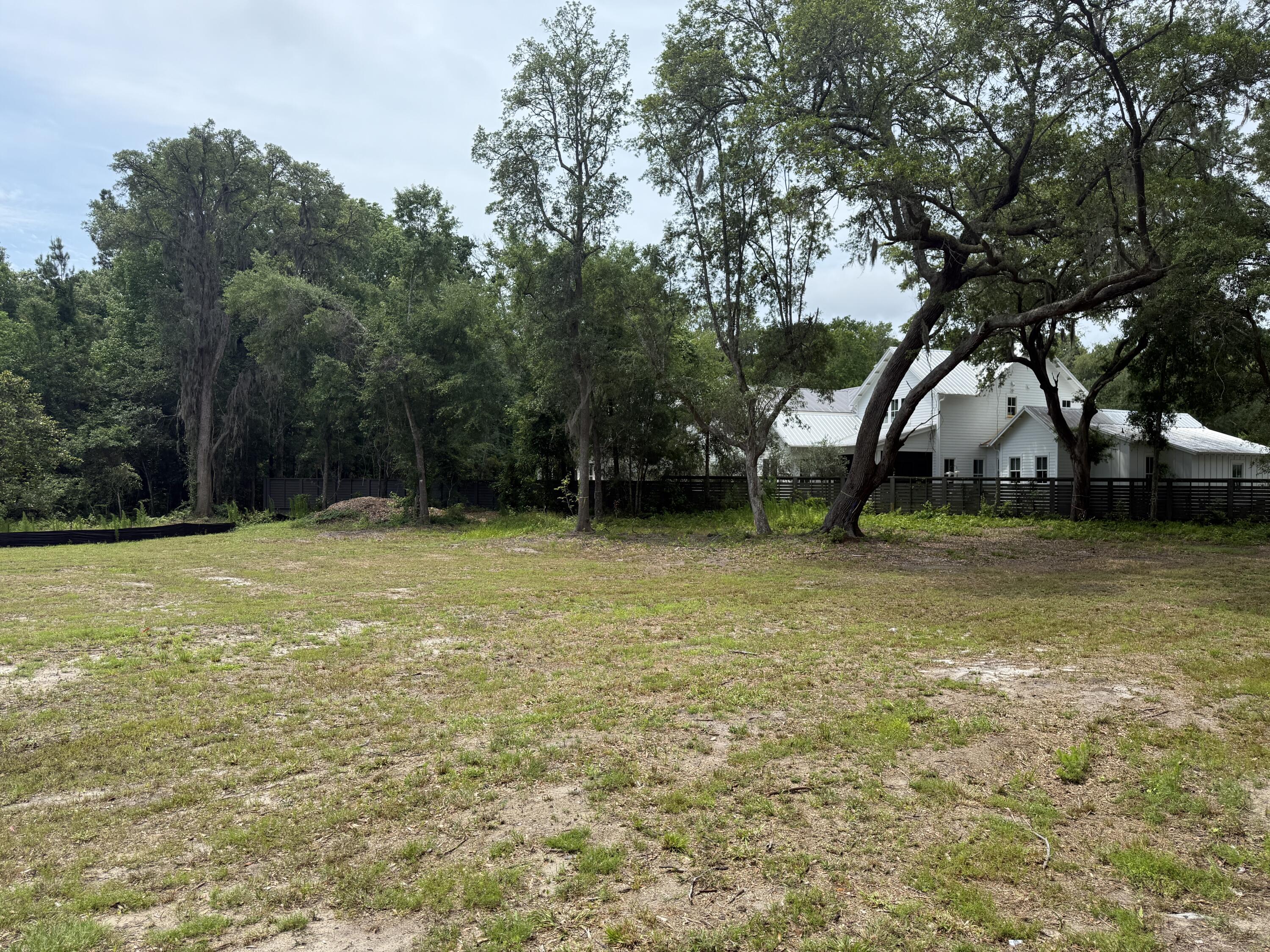 1180 Fulton Hall Lane Mount Pleasant, SC 29466 - Photo 7 of 32 2025-05-29 11.57.11