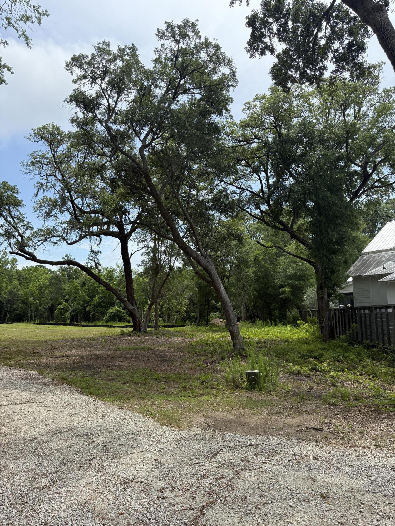 1180 Fulton Hall Lane Mount Pleasant, SC 29466 - Photo 10 of 32 2025-05-29 11.59.06