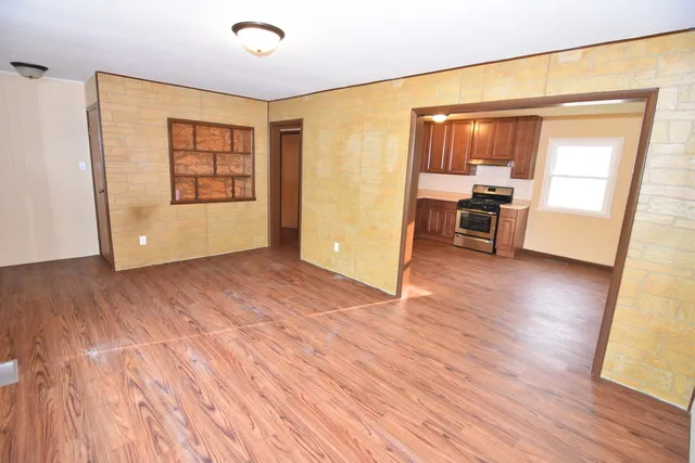 $2,300 | 121 Pheasant Trail, Carpentersville, IL 60110