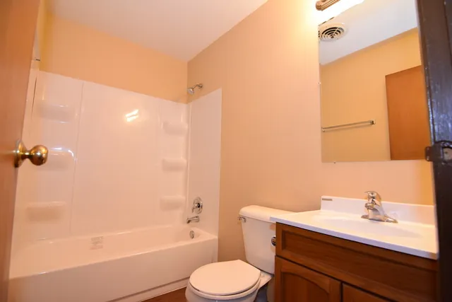 $2,300 | 121 Pheasant Trail, Carpentersville, IL 60110