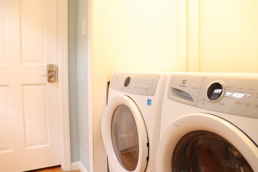 12 Regent Street, Unit 2F Cambridge, MA 02140 - Photo 6 of 29 a utility room with dryer and washer