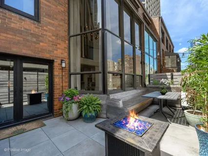 $1,599,000 | 1000 North State Street, Unit 4, Chicago, IL 60610