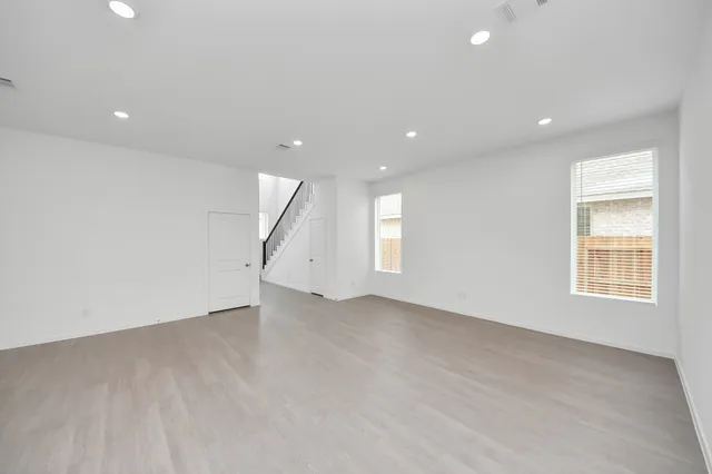 an empty room with windows and pillars in it