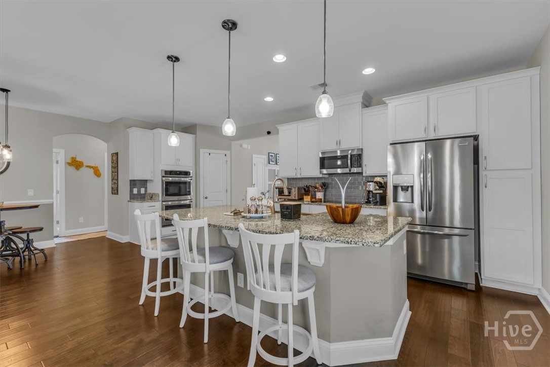 291 McQueen Drive Pooler, GA 31322 - Photo 17 of 57 AN OVERSIZED ISLAND WITH GRANITE COUNTERTOPS