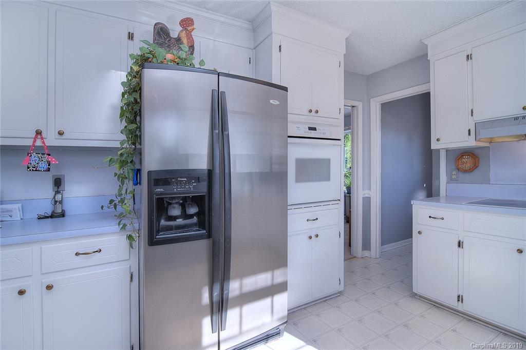 6045 Windjammer Drive Tega Cay, SC 29708 - Photo 12 of 31 a kitchen with stainless steel appliances a refrigerator and a sink