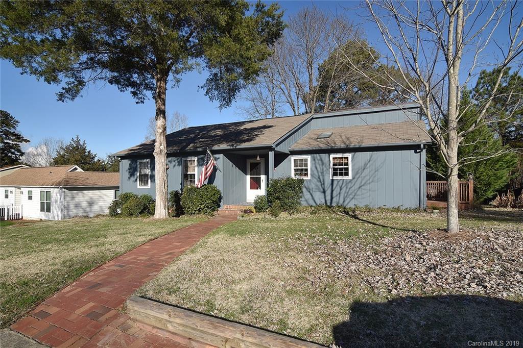 6045 Windjammer Drive Tega Cay, SC 29708 - Photo 31 of 31 front view of a house with a yard