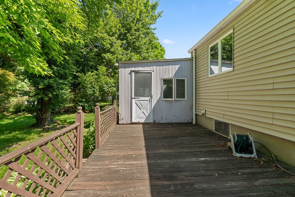 27 Kinnicutt Road Worcester, MA 01602 - Photo 29 of 38
