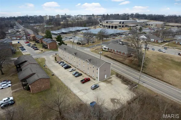 $1,925,000 | 3 Village Drive, Cape Girardeau, MO 63701