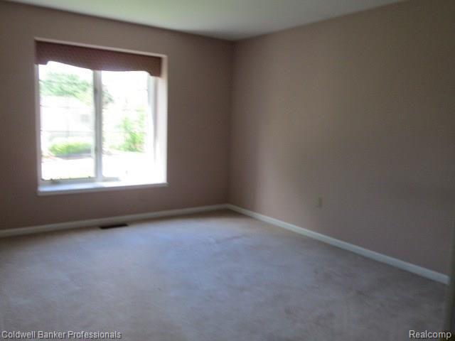 31235 Country Ridge Circle Farmington Hills, MI 48331 - Photo 19 of 32
