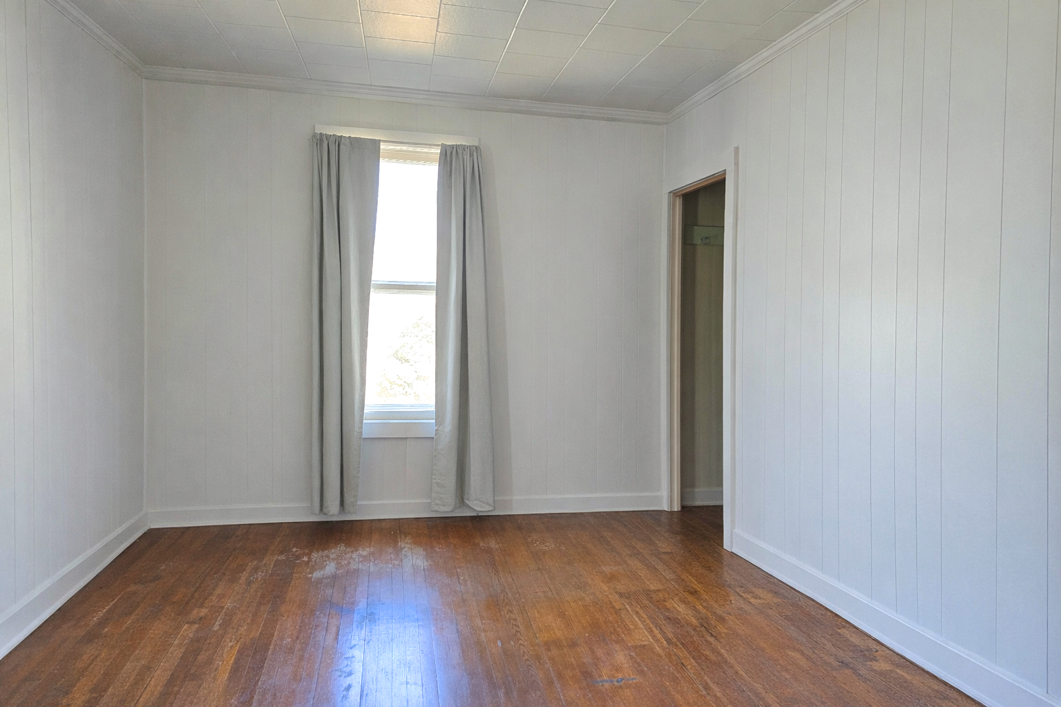 628 3rd Avenue South Clinton, IA 52732 - Photo 17 of 23 a view of an empty room with wooden floor and a window