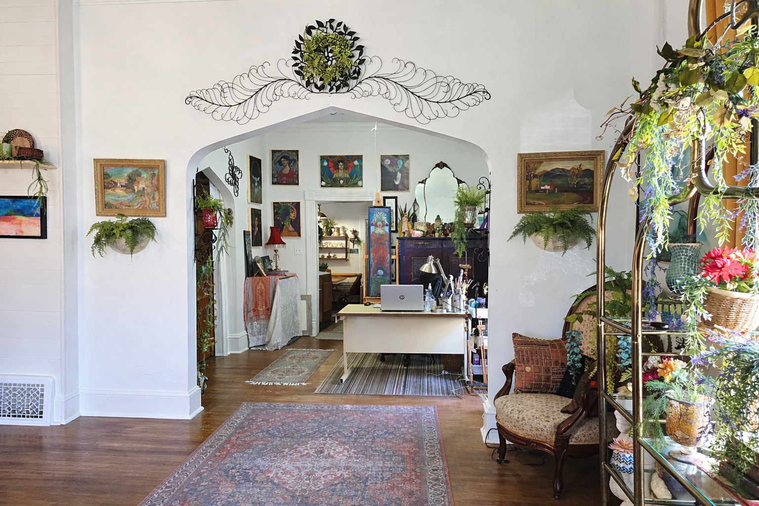628 3rd Avenue South Clinton, IA 52732 - Photo 4 of 23 a living room with furniture and a potted plant