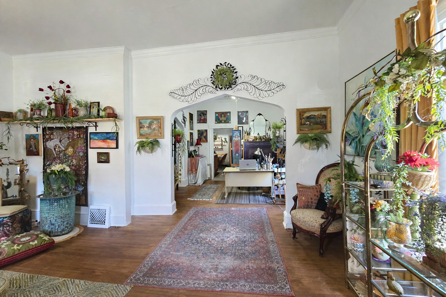 628 3rd Avenue South Clinton, IA 52732 - Photo 5 of 23 a living room with furniture and flowers