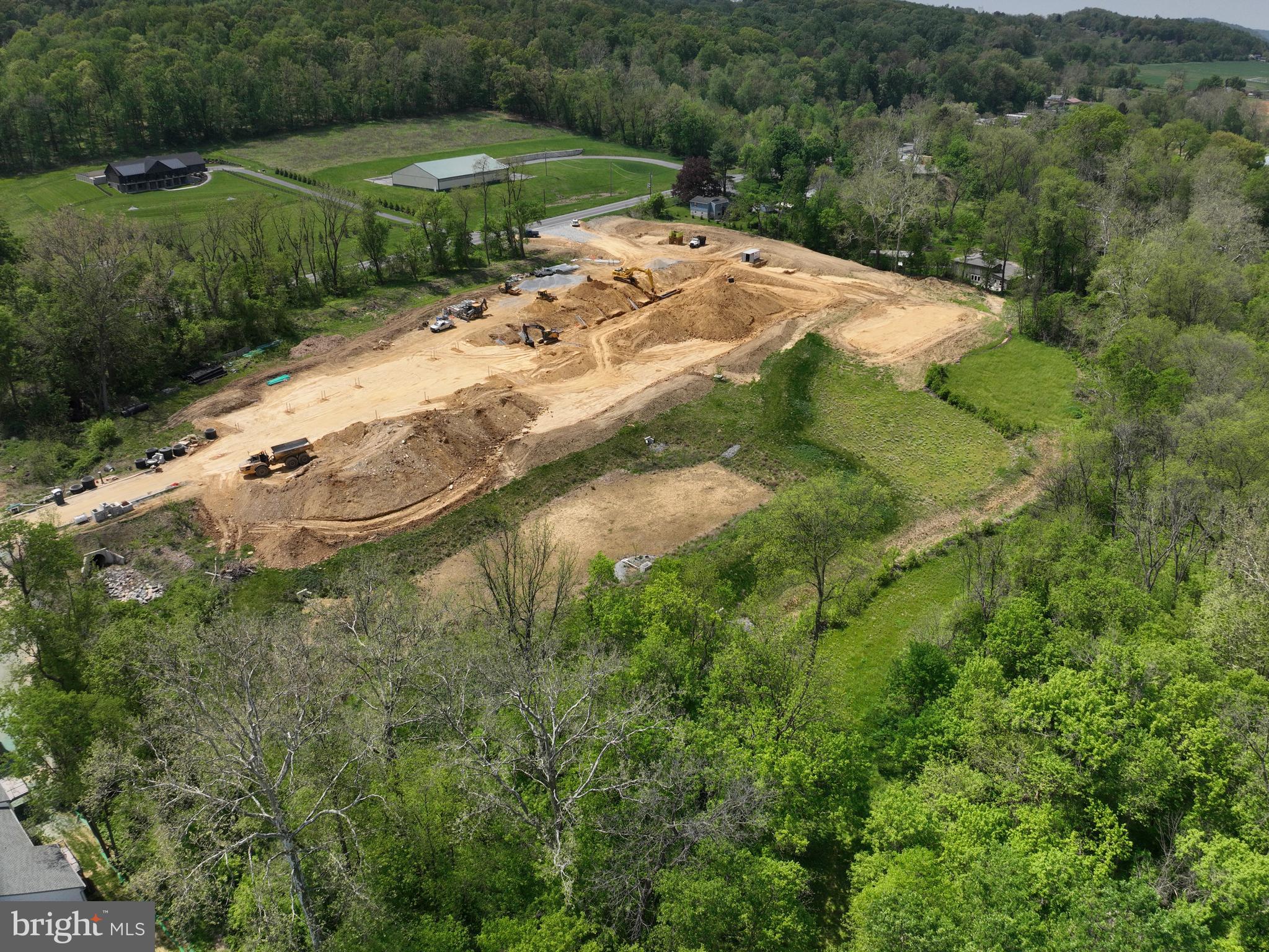 4337 Heather Lane, Unit 41 Columbia, PA 17512 - Photo 16 of 16 a view of a backyard with a garden