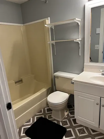 $2,000 | 8 Plaza Village Road, Unit 8B, Plymouth, NH 03264