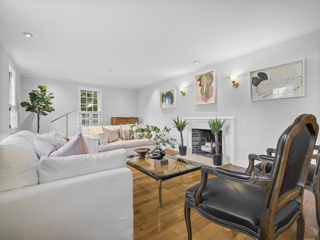 19 Colgate Road Wellesley, MA 02482 - Photo 4 of 18