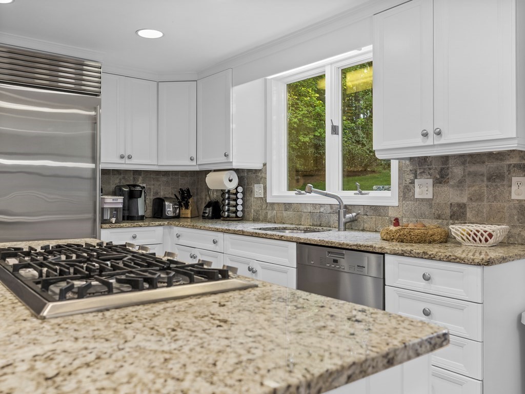 19 Colgate Road Wellesley, MA 02482 - Photo 7 of 18