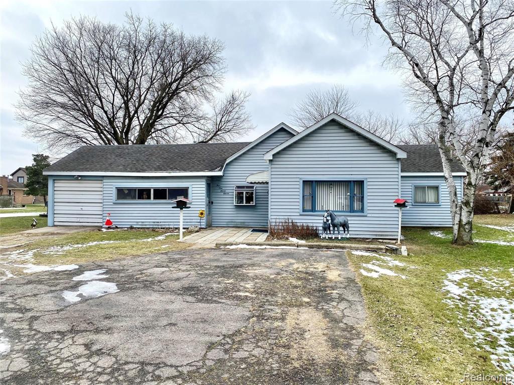 49711 Donner Road Chesterfield, MI 48047 - Photo 1 of 27