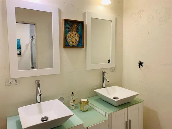 $2,600 | 4929 Brookmeade Drive, Sarasota, FL 34232