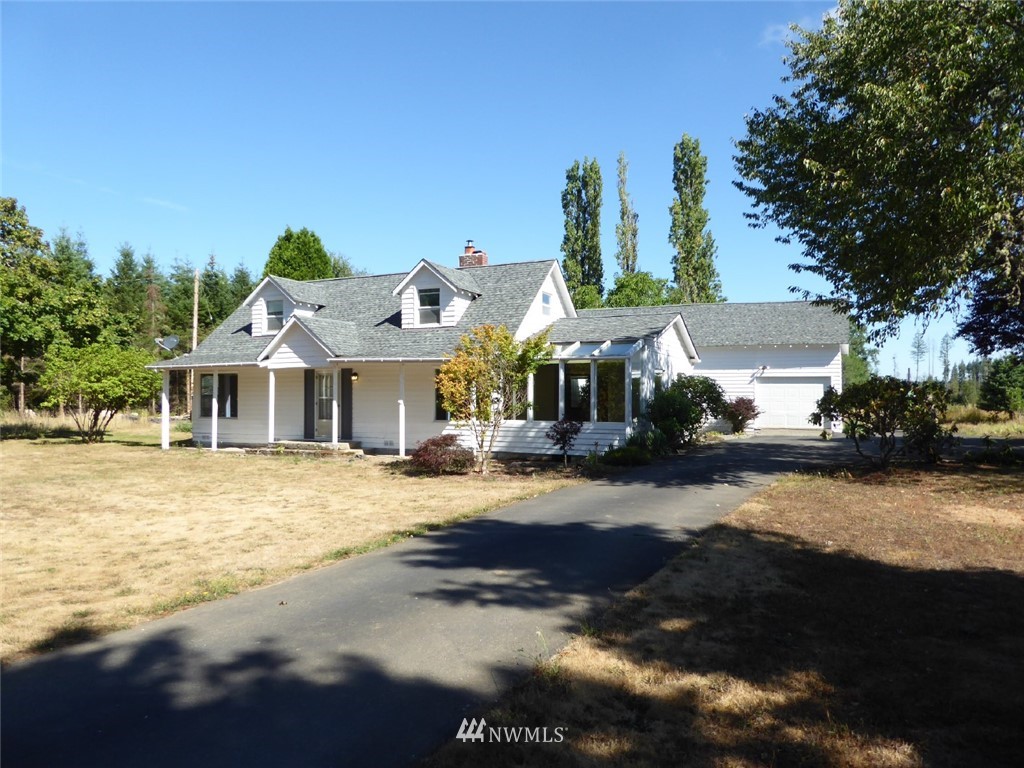611 Logan Hill Road Chehalis, WA 98532 - Photo 1 of 25 a front view of a house with a yard and garage