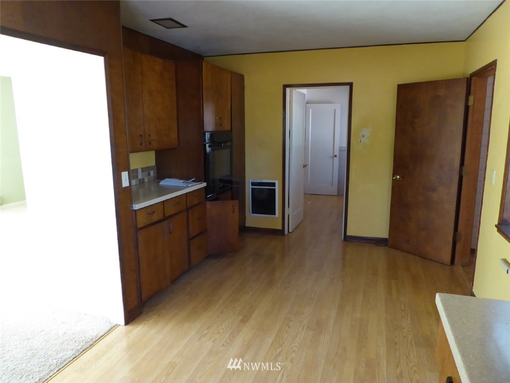 611 Logan Hill Road Chehalis, WA 98532 - Photo 12 of 25 a view of hallway with wooden floor