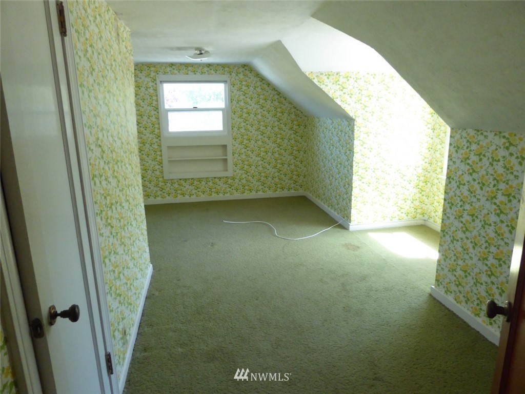 611 Logan Hill Road Chehalis, WA 98532 - Photo 17 of 25 a view of a small space