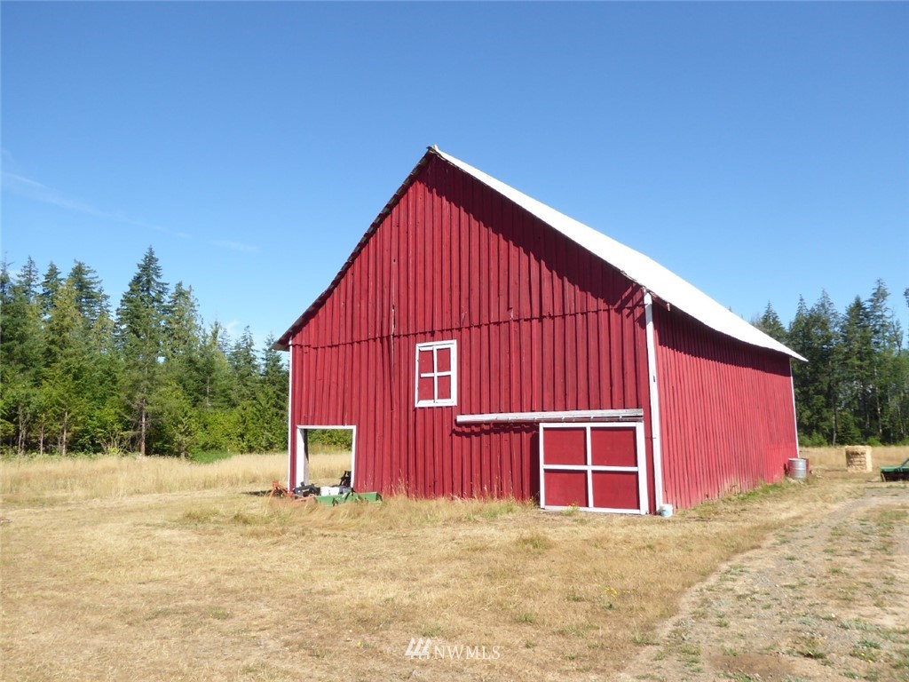 611 Logan Hill Road Chehalis, WA 98532 - Photo 3 of 25 a view of a house with a yard