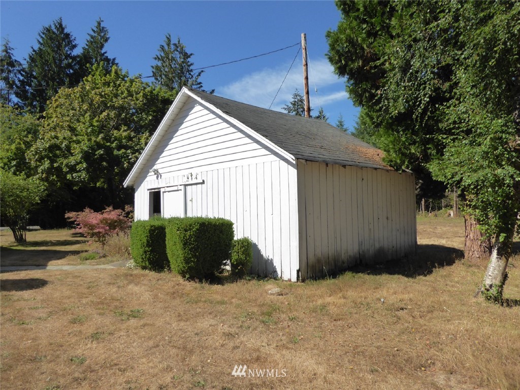 611 Logan Hill Road Chehalis, WA 98532 - Photo 22 of 25 a view of a backyard