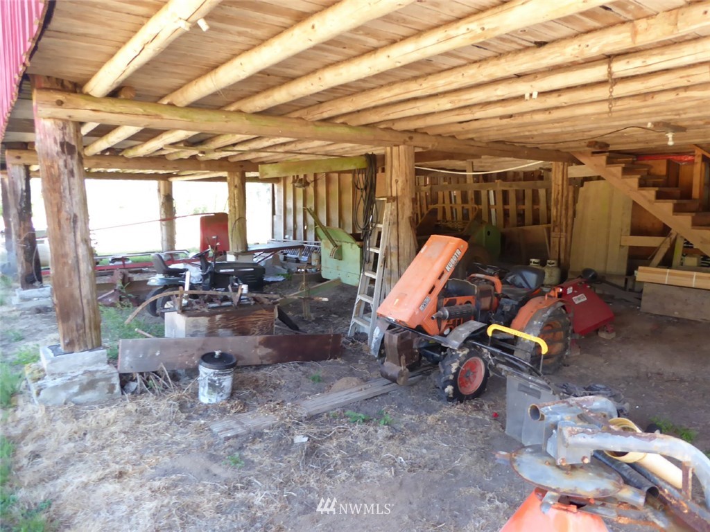 611 Logan Hill Road Chehalis, WA 98532 - Photo 7 of 25 a view of a room with gym equipment