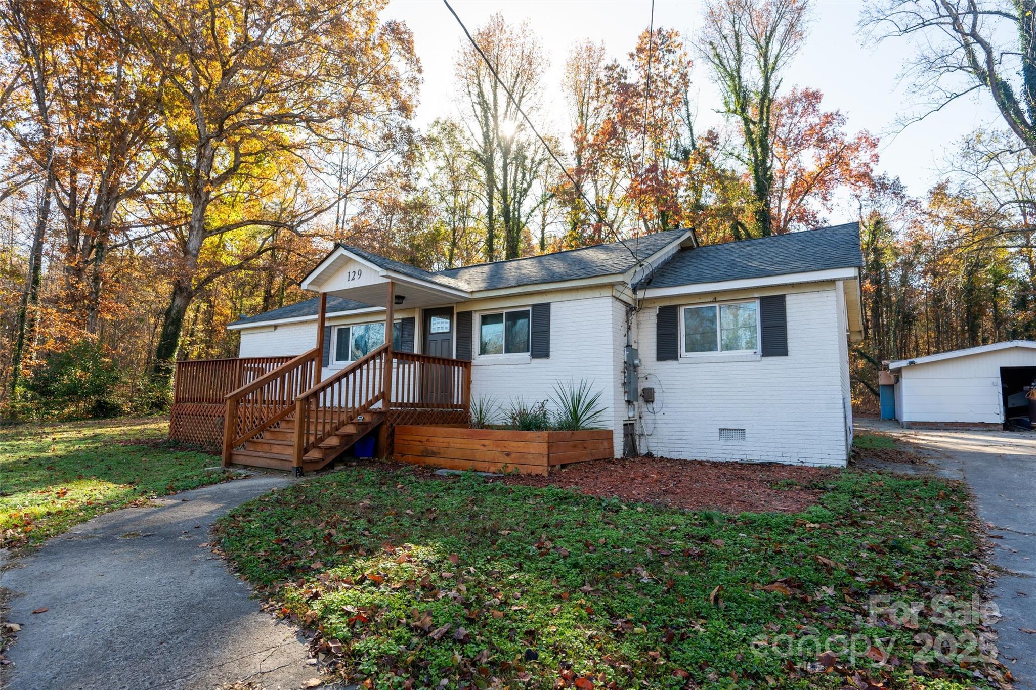 129 Lakeview Drive Blacksburg, SC 29702 - Photo 2 of 13