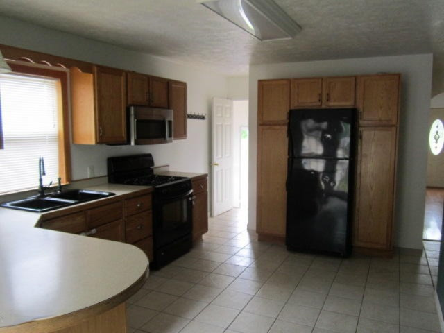 583 Upton Avenue Springfield, MI 49037 - Photo 11 of 23 583 Upton Avenue 011