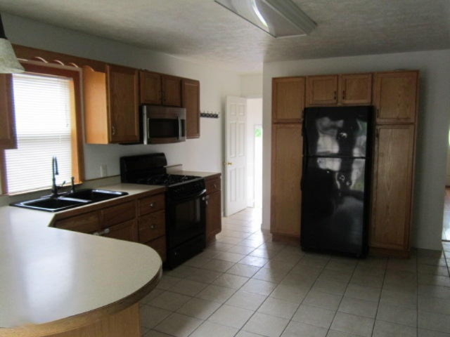 583 Upton Avenue Springfield, MI 49037 - Photo 10 of 23 583 Upton Avenue 010