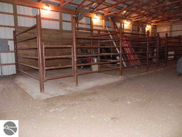 10650 South Mission Road Shepherd, MI 48883 - Photo 21 of 24 1814605-20.JPG