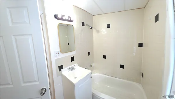 $1,200 | 177 Grote Street, Buffalo, NY 14207