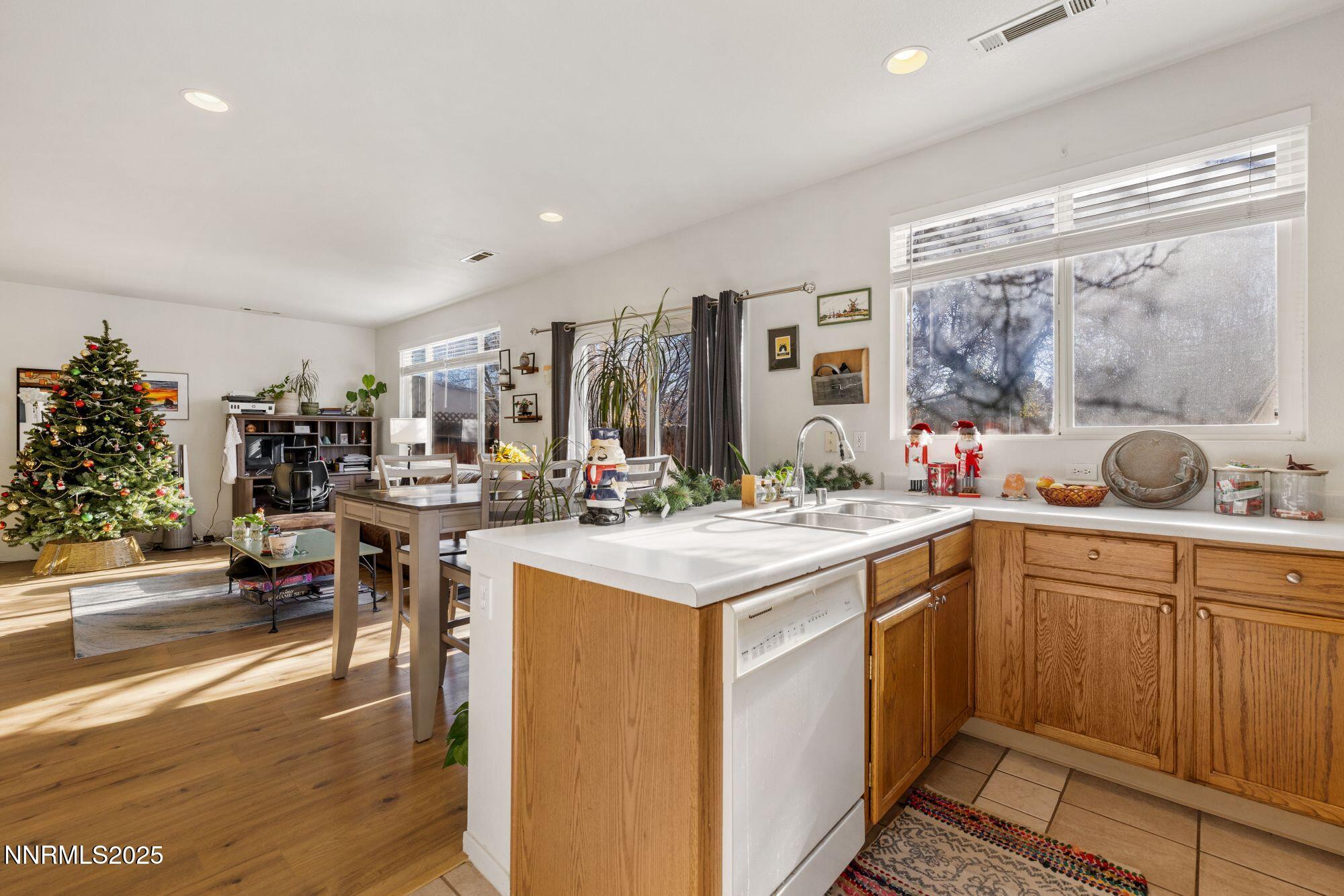 4086 Sycamore Way, Unit 4086 SYCAMORE WAY RENO NV 89502 Reno, NV 89502 - Photo 6 of 22 _6M28677