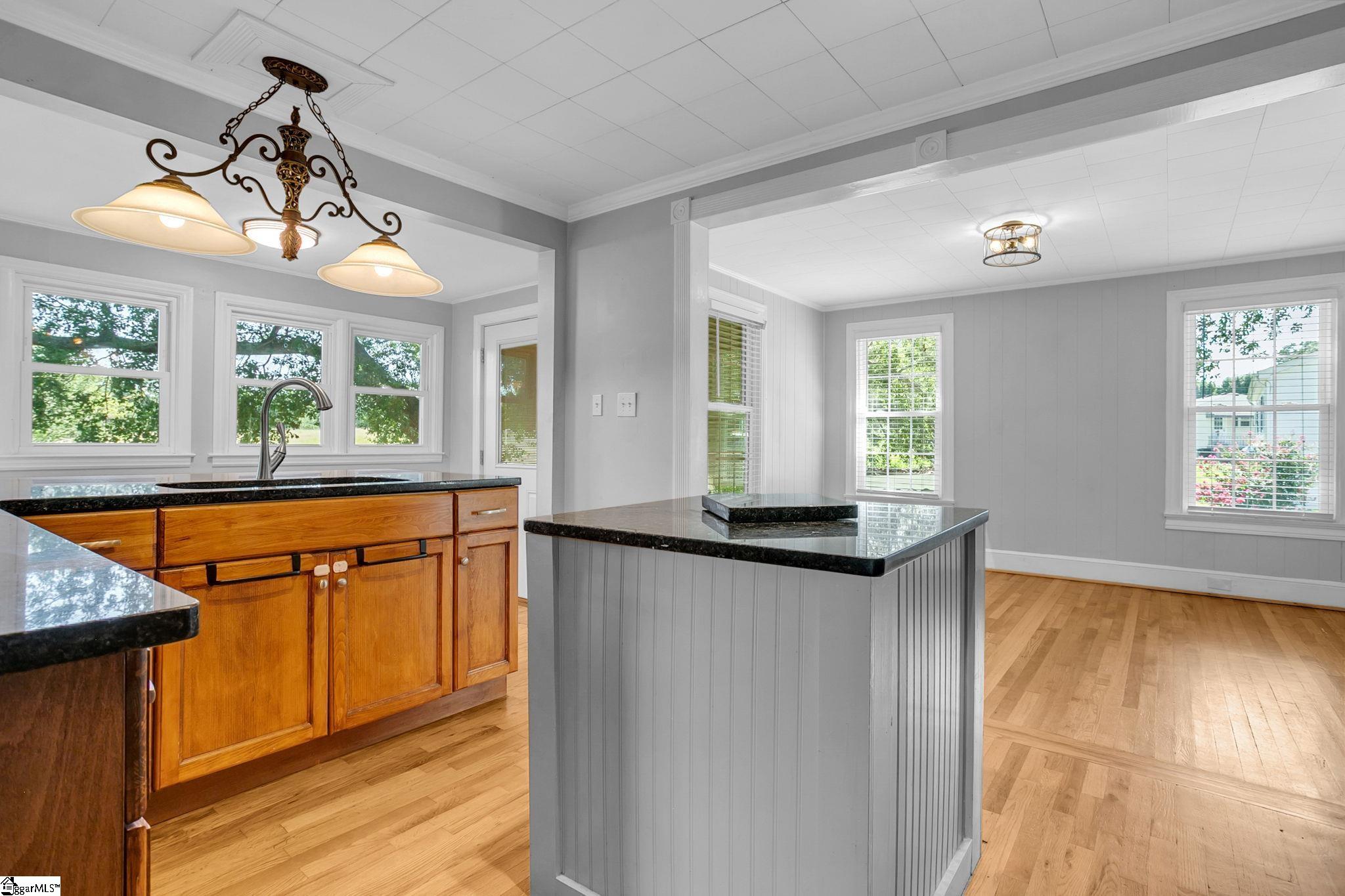 820 Chick Springs Road Taylors, SC 29687 - Photo 9 of 24 Gallery Image 9