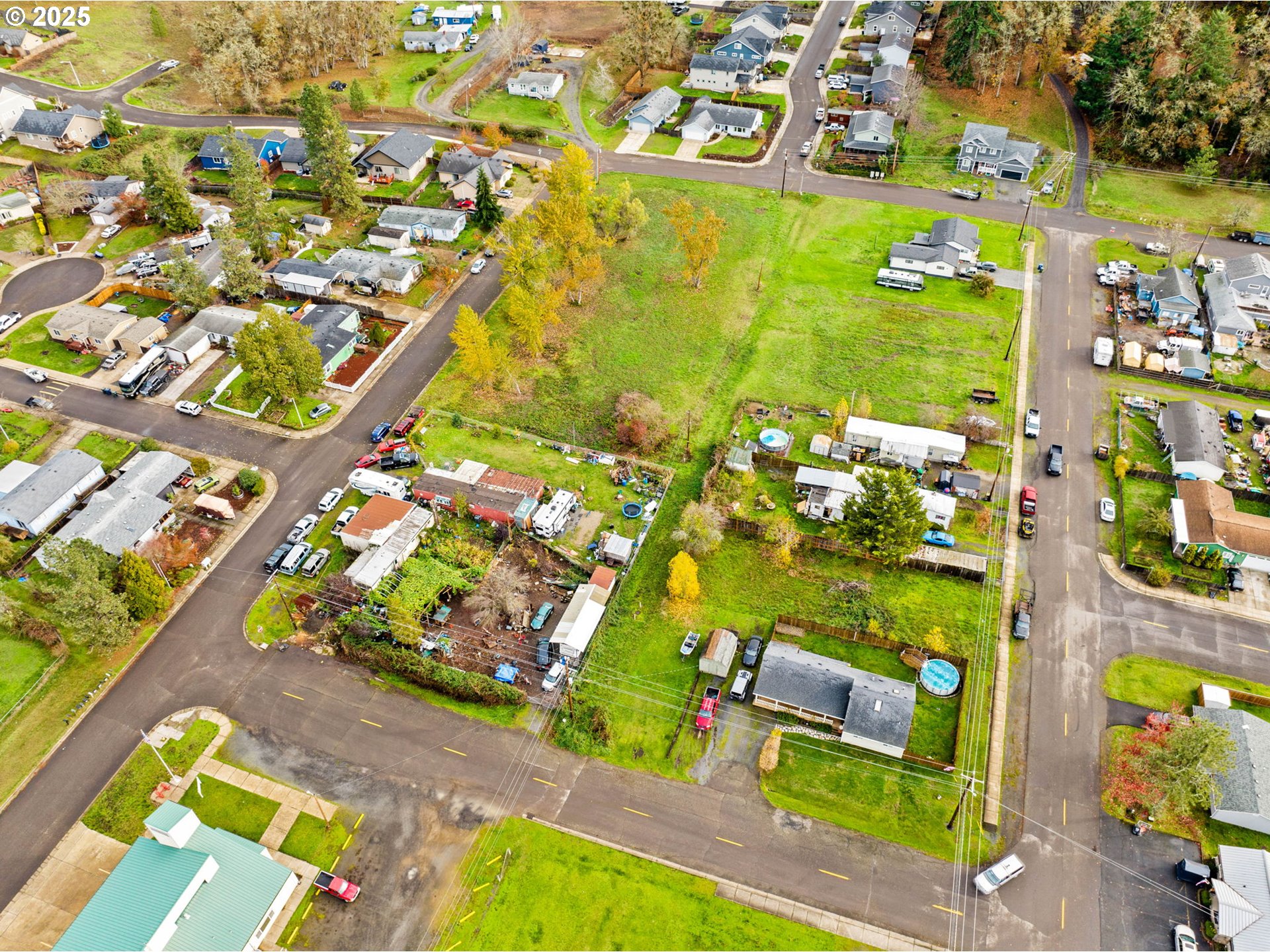 287 East 3rd Street Lowell, OR 97452 - Photo 11 of 23