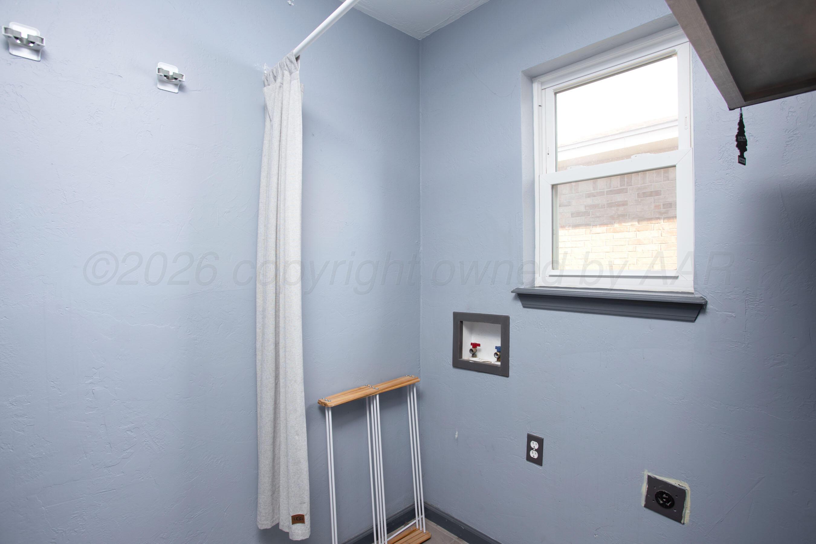 5715 South Milam Street Amarillo, TX 79110 - Photo 29 of 35 LAUNDRY