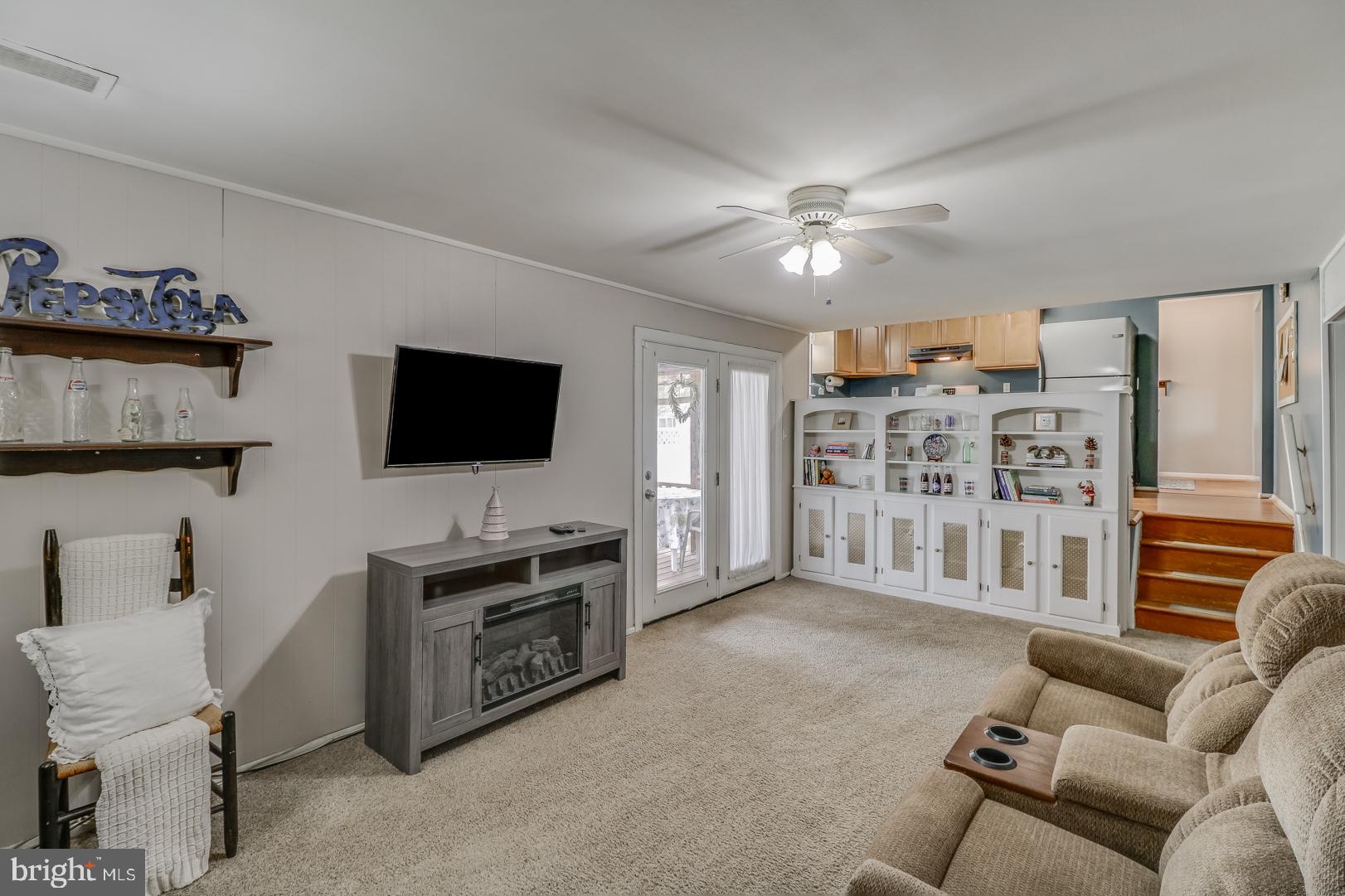 1301 Friar Road Newark, DE 19713 - Photo 11 of 24 Family Room with Built In