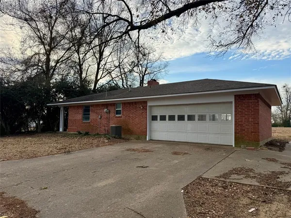 $1,300 | 1200 South State Highway, Emory, TX 75440