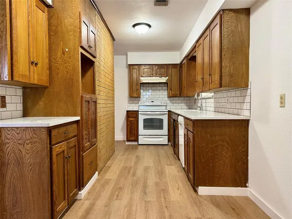 $1,300 | 1200 South State Highway, Emory, TX 75440